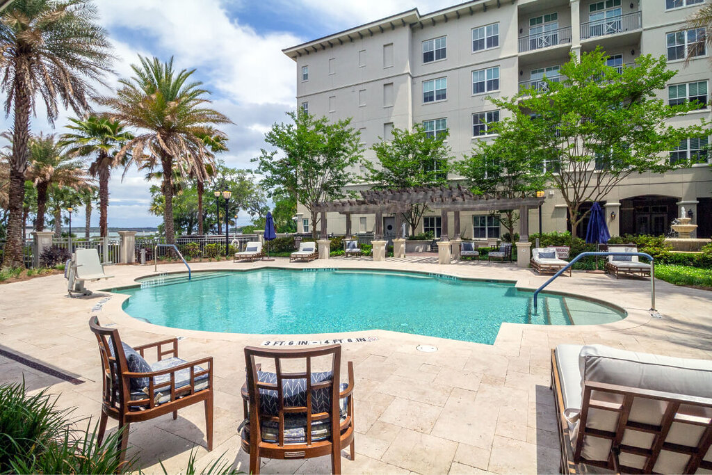 bayshore pool